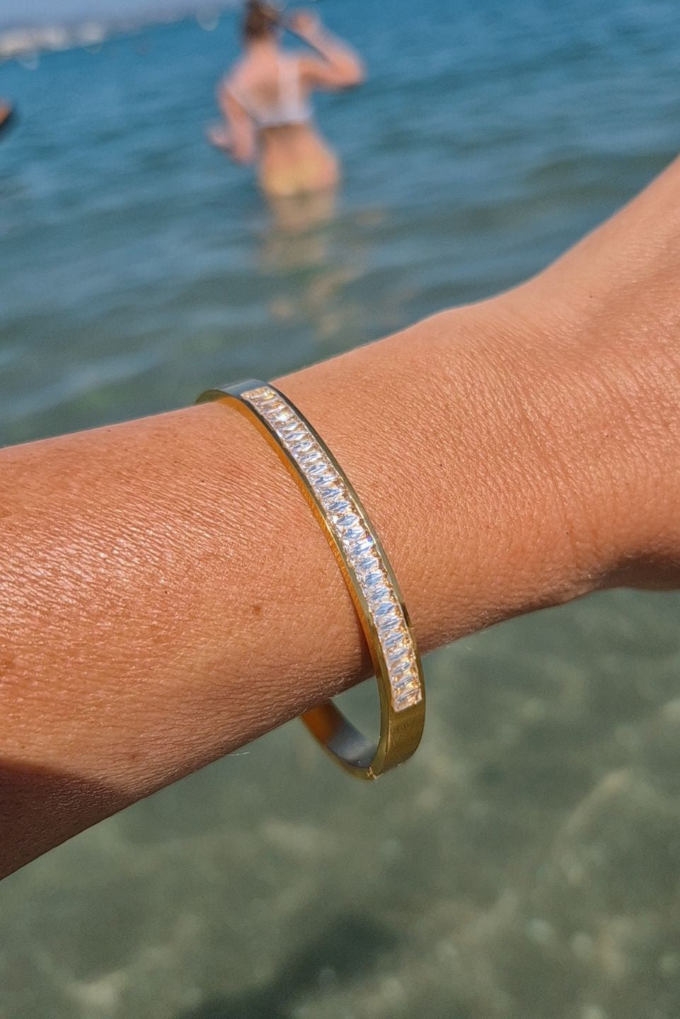 Pulsera Línea de Brillo Dorada Gruesa