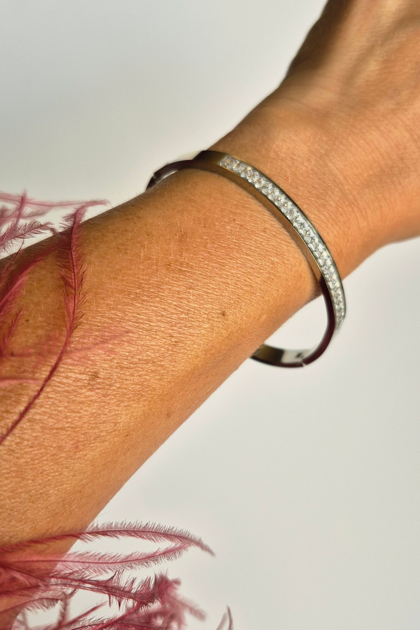 Pulsera Línea de Brillo Plateada Gruesa