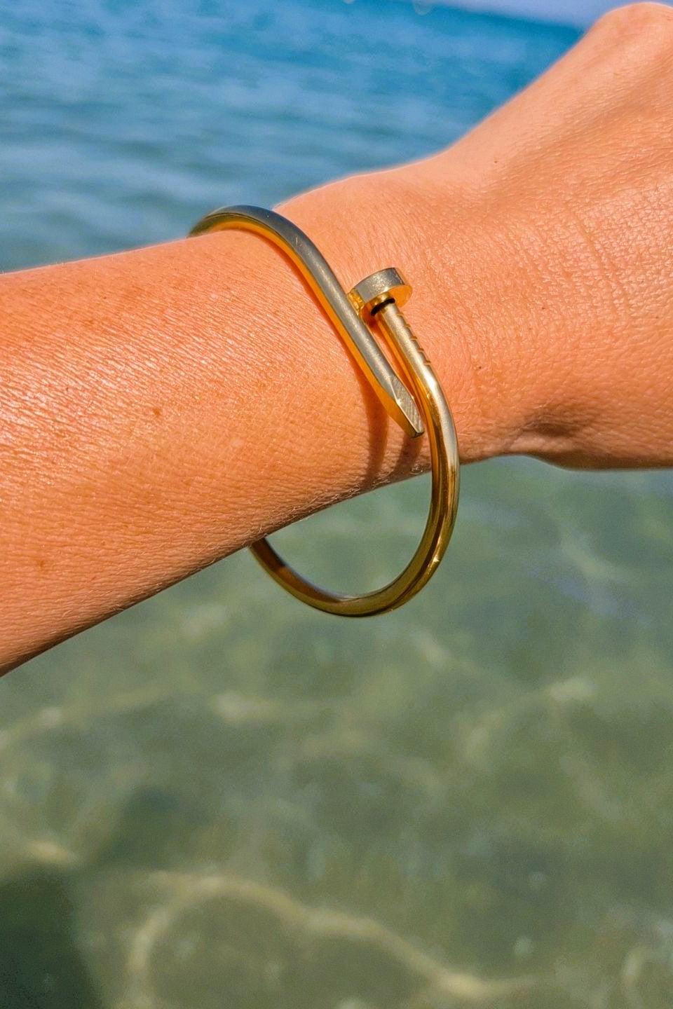 Pulsera Clavo Dorada