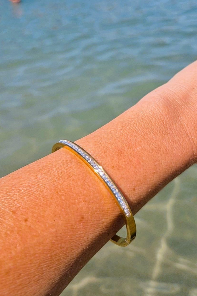 Pulsera Linea de Brillo Dorada Fina