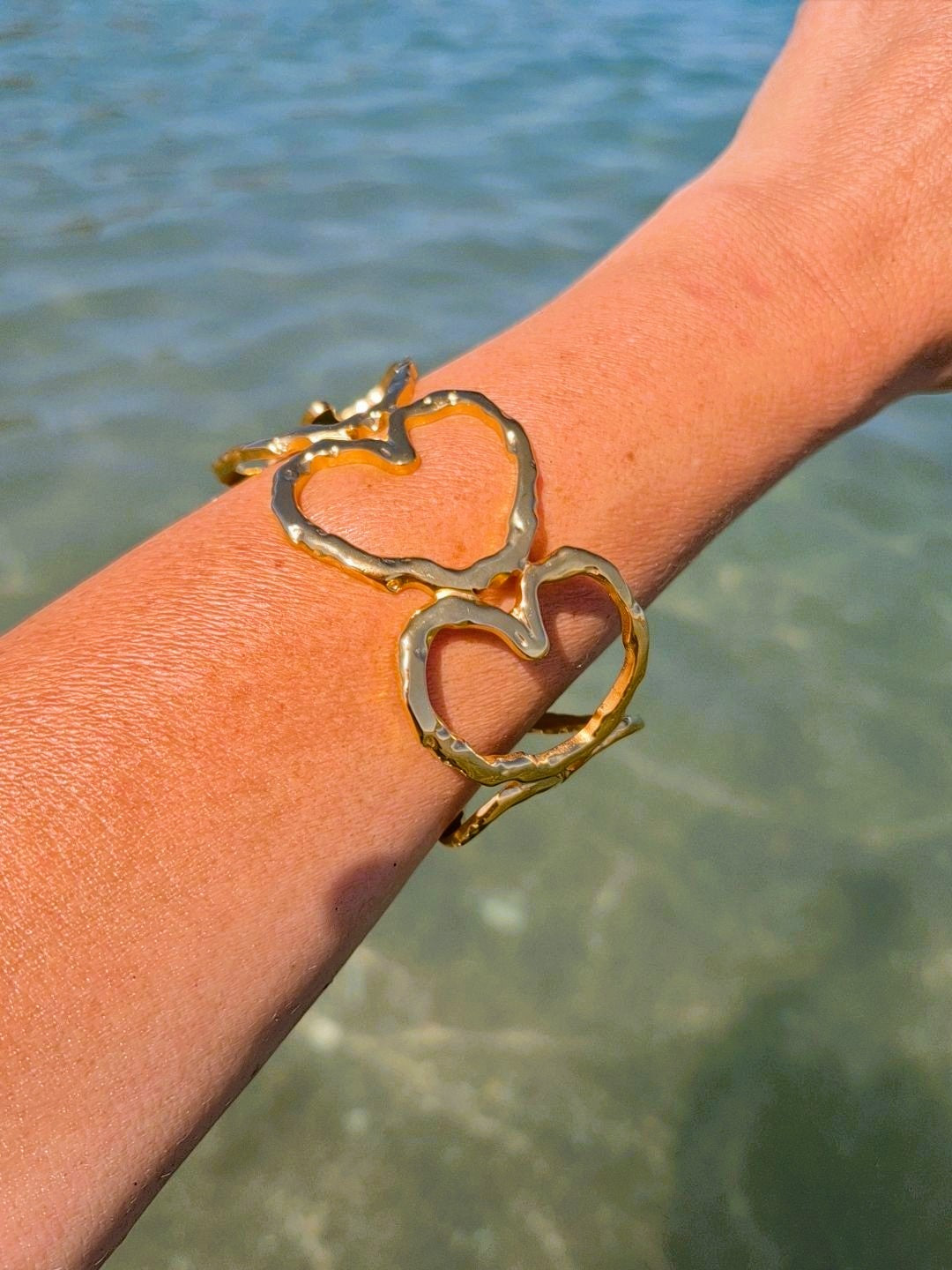 Brazalete Corazones Dorados