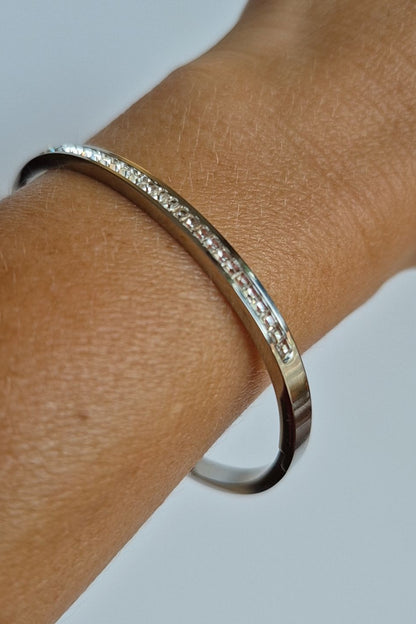Pulsera Linea de Brillo Plateada Fina