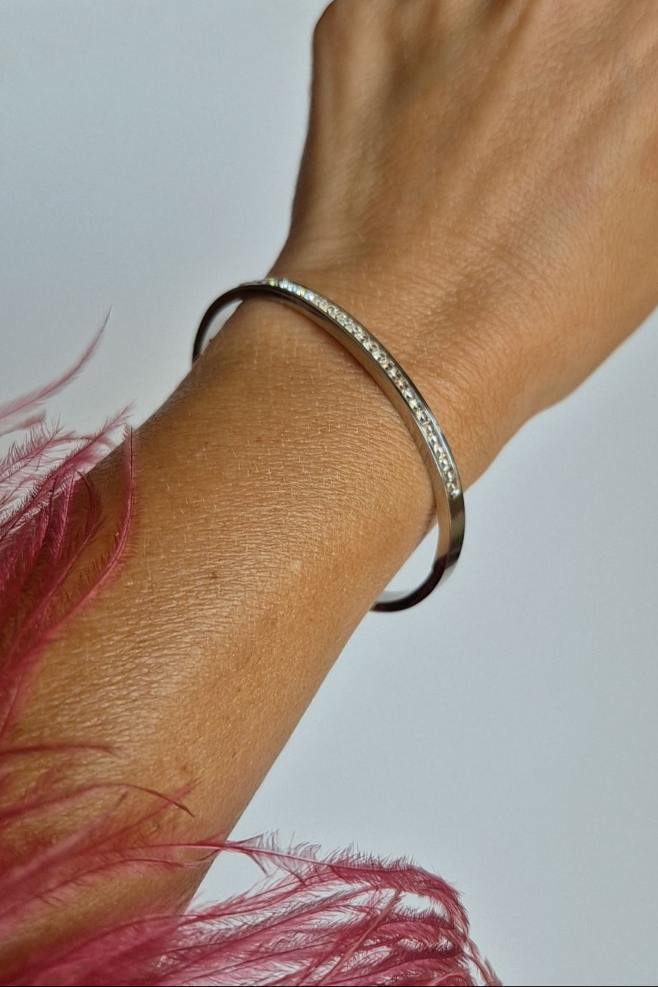 Pulsera Linea de Brillo Plateada Fina