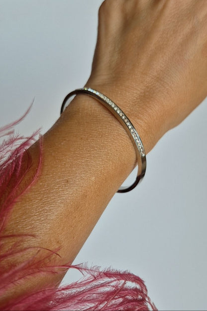 Pulsera Linea de Brillo Plateada Fina