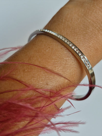 Pulsera Linea de Brillo Plateada Fina