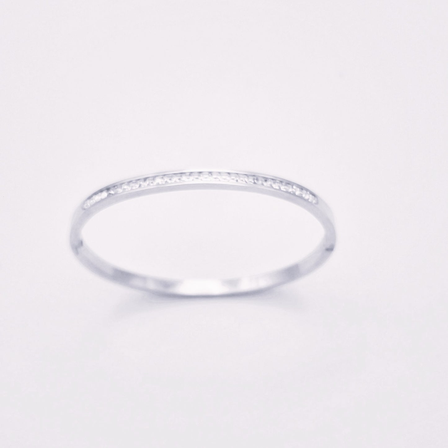 Pulsera Linea de Brillo Plateada Fina