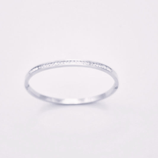 Pulsera Linea de Brillo Plateada Fina