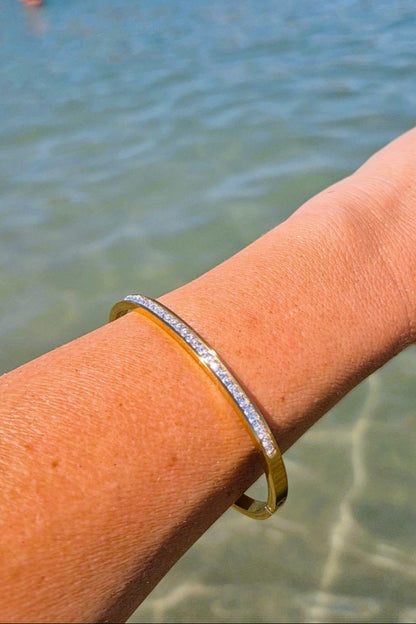 Pulsera Linea de Brillo Dorada Fina