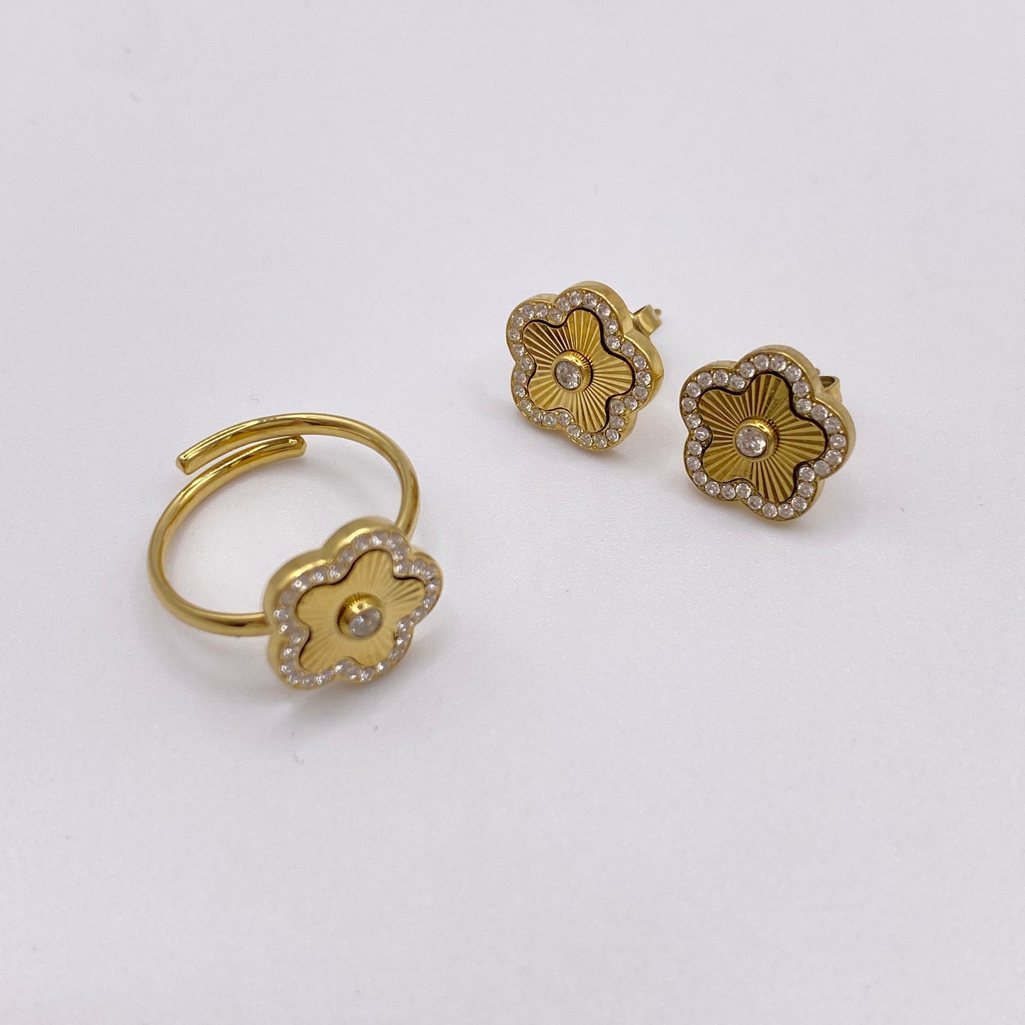 Anillo Flor Circonitas